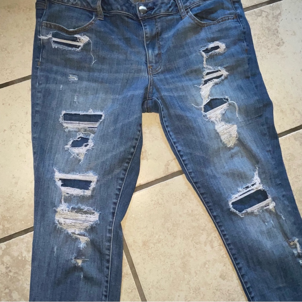 American Eagle Outfitters Distressed Blue Jeans